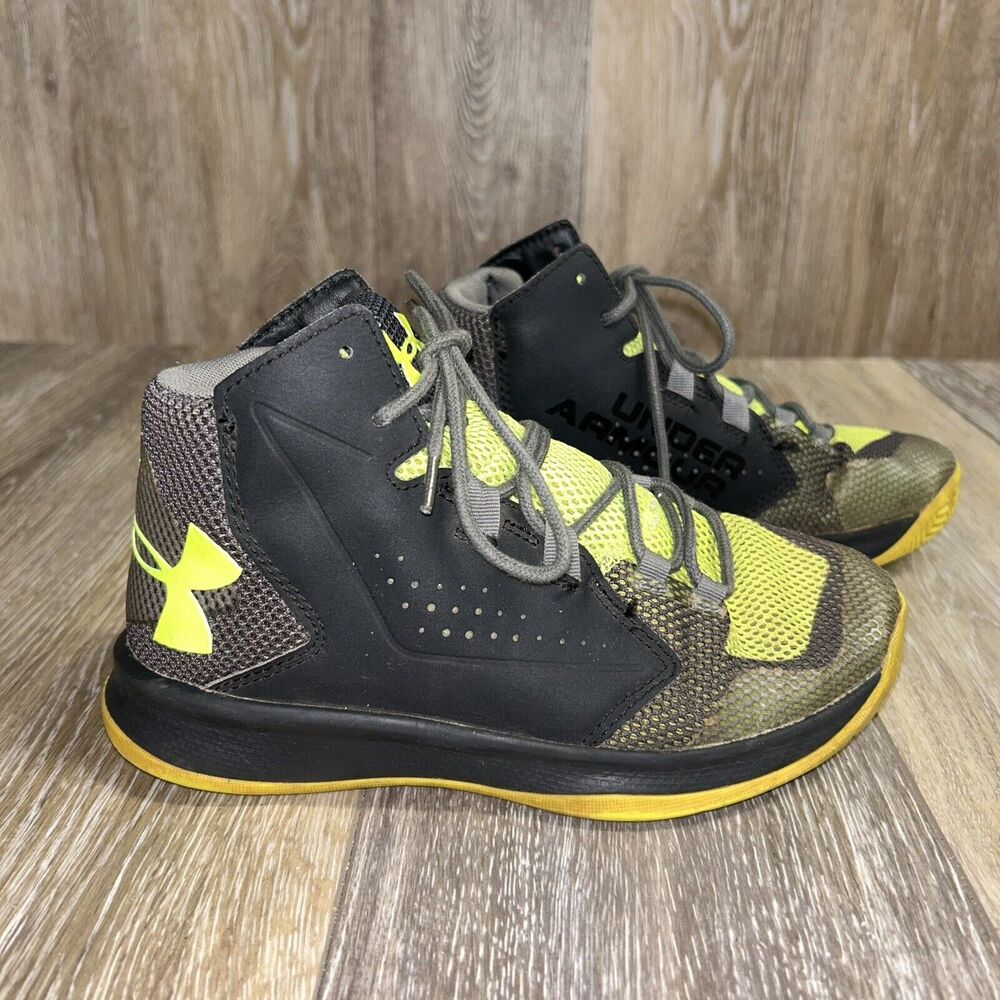 Under Armour Basketball Athletic Shoes Sneakers Youth US Size 2 Black Green Gray
